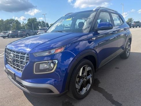 Used 2021 Hyundai Venue SEL FWD image 2