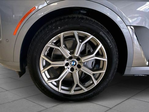 New 2026 BMW X7 xDrive40i w/ Premium Package image 11