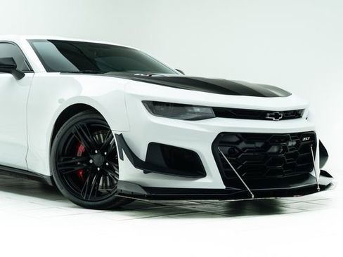 Used 2018 Chevrolet Camaro ZL1 image 4