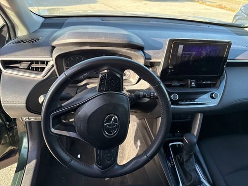 Used 2024 Toyota Corolla Cross LE image 11