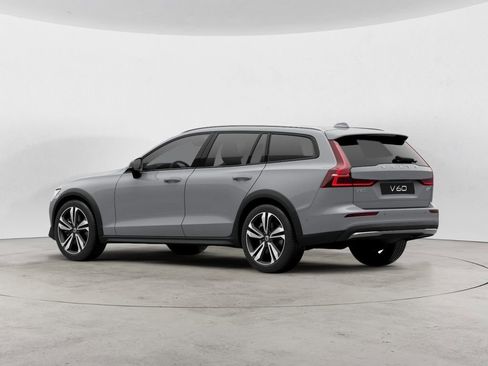 Certified 2025 Volvo V60 B5 Cross Country Plus AWD/4WD image 5