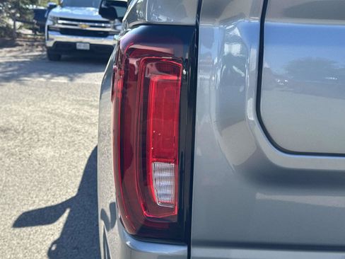 Used 2025 GMC Sierra 1500 SLT AWD/4WD image 13