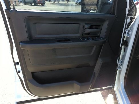 Used 2024 RAM 2500 Tradesman w/ Chrome Appearance Group image 16