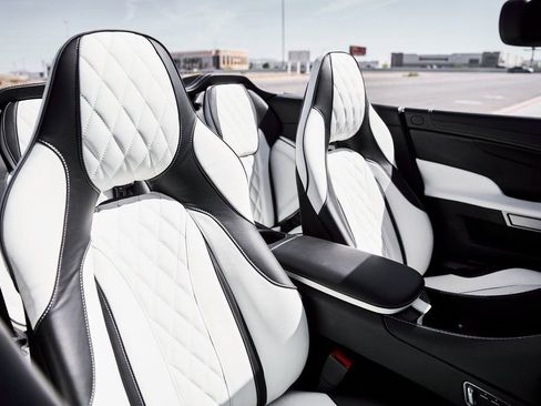 Used 2017 Aston Martin Vanquish S image 47