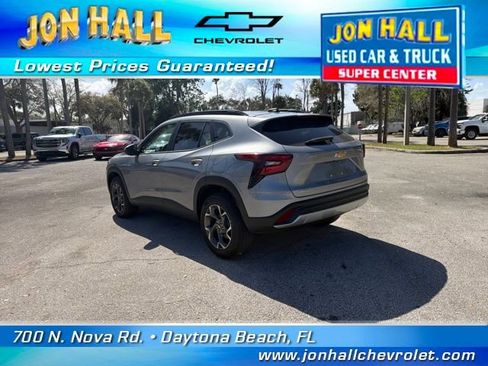 Used 2026 Chevrolet Trax LT w/ Driver Confidence Package image 8