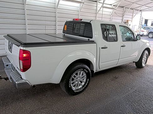 Used 2015 Nissan Frontier SV AWD/4WD image 2