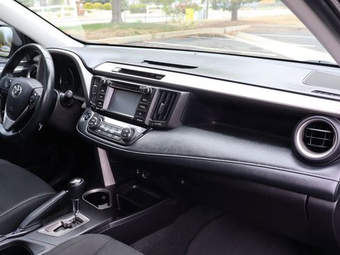 Used 2018 Toyota RAV4 XLE w/ Plus Extra Value Package FWD image 17