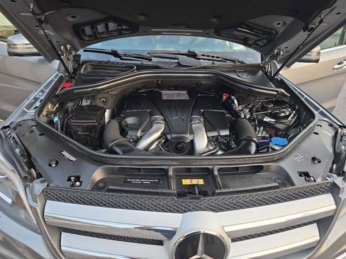 Used 2015 Mercedes-Benz GL 550 4MATIC image 30