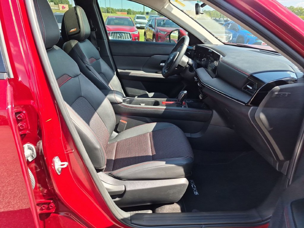 Used 2025 Nissan Kicks SR w/ SR Premium Package AWD/4WD image 38