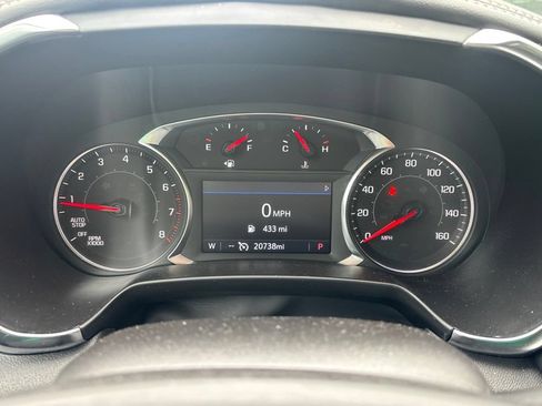 Used 2025 Chevrolet Blazer LT AWD/4WD image 2