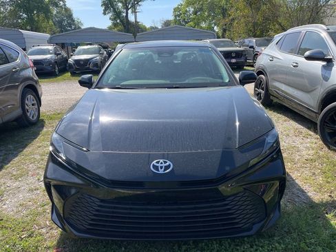 Used 2025 Toyota Camry LE image 2