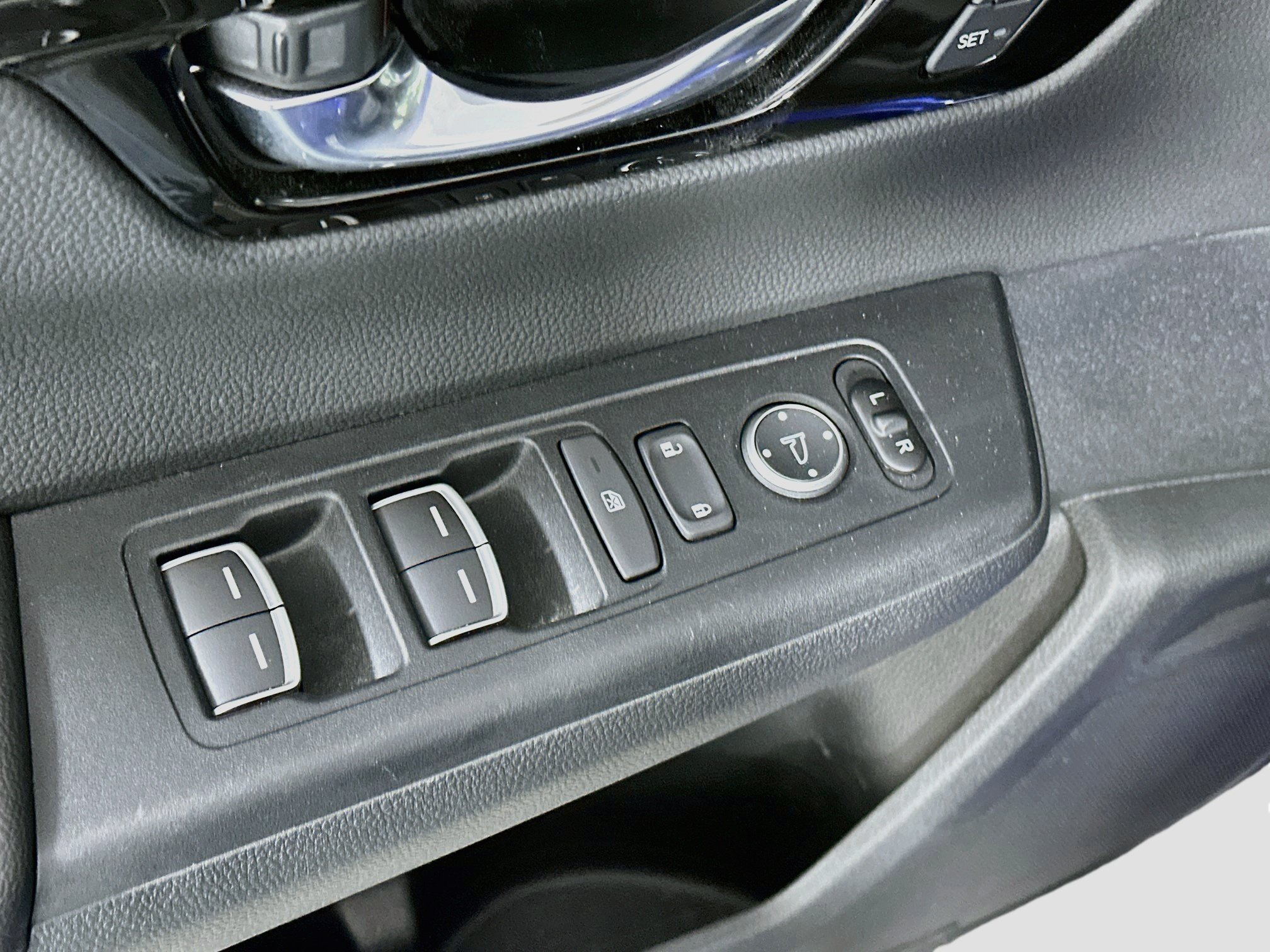 Used 2025 Honda CR-V EX-L image 15