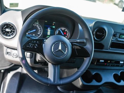 New 2024 Mercedes-Benz eSprinter 170 Cargo image 16