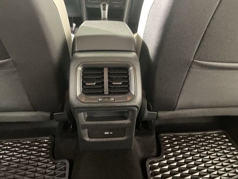 Used 2025 Volkswagen Taos SE AWD/4WD image 20