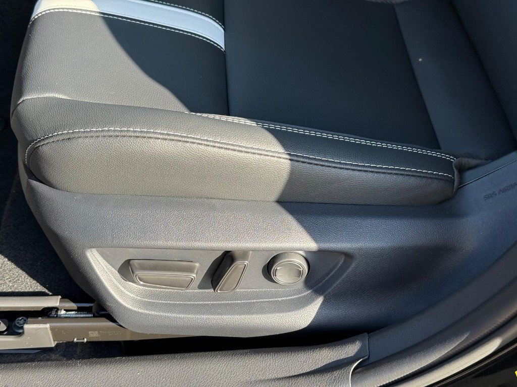 New 2026 Toyota Camry Hybrid w/ Convenience Package FWD image 14