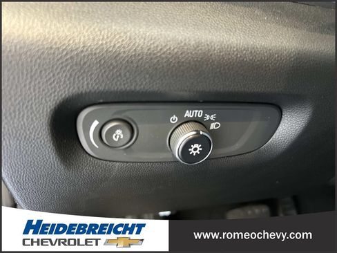 Used 2023 Chevrolet Traverse LT FWD image 29