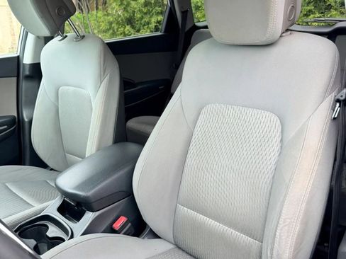 Used 2016 Hyundai Santa Fe SE AWD/4WD image 7