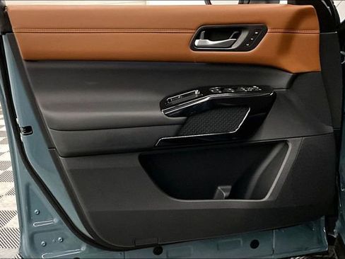 New 2026 Nissan Pathfinder Platinum image 34