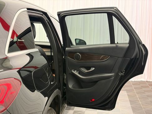 Used 2020 Mercedes-Benz GLC 300 4MATIC image 17