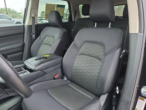 Used 2024 Nissan Pathfinder SV image 19