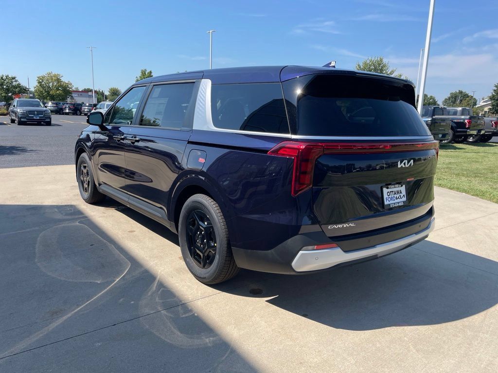 New 2027 Kia Carnival FWD image 7