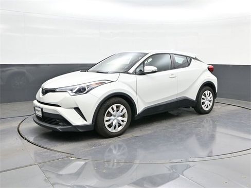 Used 2019 Toyota C-HR XLE image 1