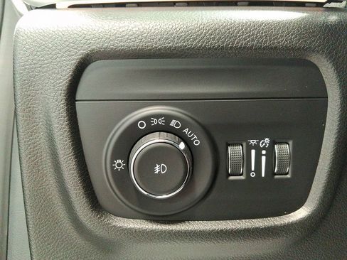 Used 2023 Jeep Grand Cherokee Limited AWD/4WD image 17