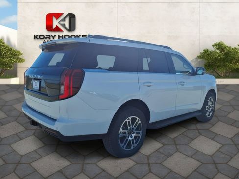 New 2026 Ford Expedition Active image 3