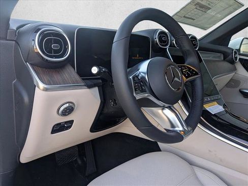Used 2026 Mercedes-Benz GLC 300 image 8