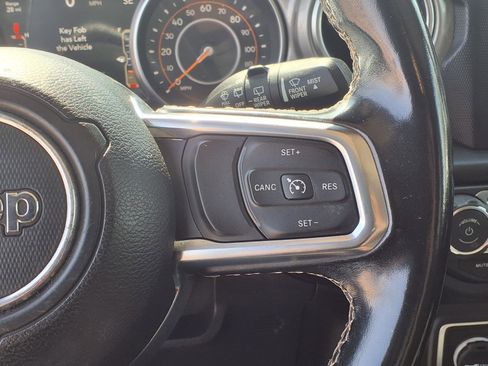 Used 2020 Jeep Wrangler Unlimited Sahara AWD/4WD image 6