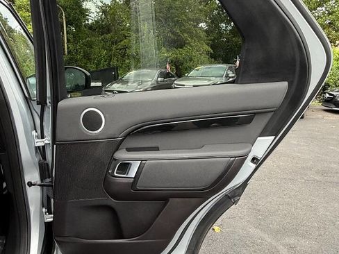 Used 2018 Land Rover Discovery SE image 20