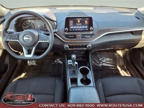 Used 2024 Nissan Altima 2.5 SV image 15