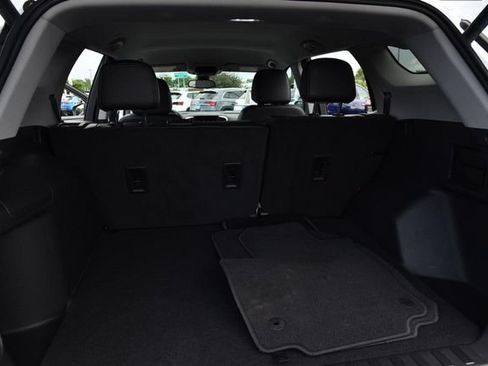 Used 2022 GMC Terrain SLT w/ Tech Package FWD image 30