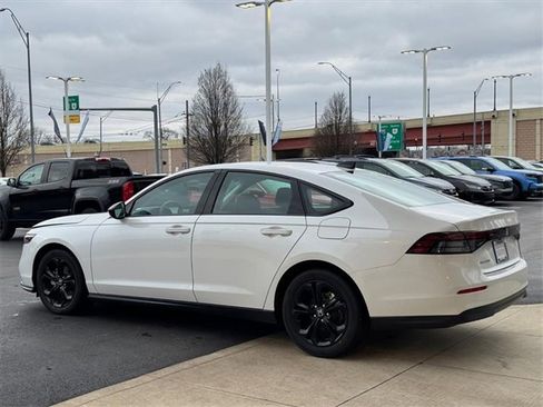 Used 2025 Honda Accord SE image 9