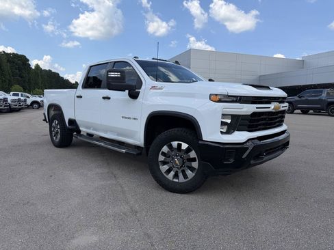 Used 2024 Chevrolet Silverado 2500 Custom w/ Custom Convenience Package AWD/4WD image 3