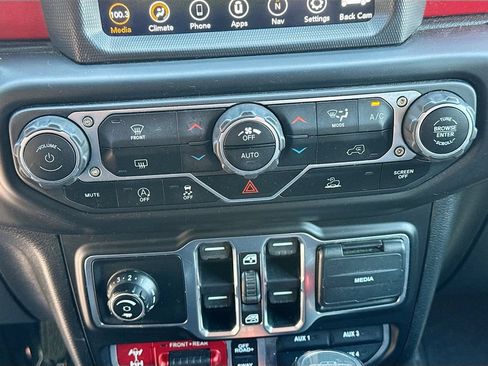 Used 2021 Jeep Gladiator Rubicon AWD/4WD image 12