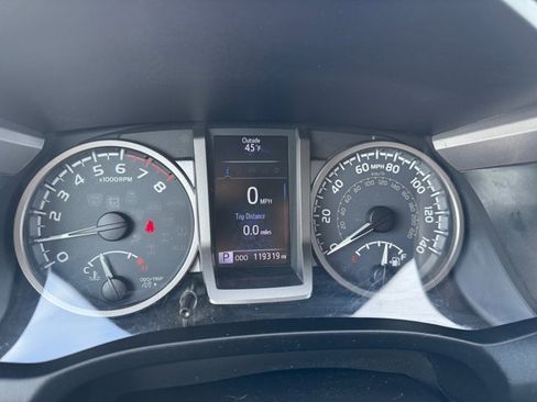 Used 2016 Toyota Tacoma SR5 image 16