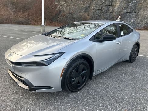 New 2026 Toyota Prius LE image 1