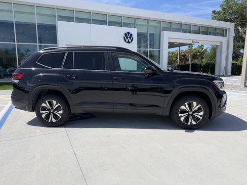 New 2026 Volkswagen Atlas SE image 2