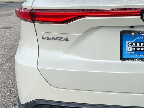 Used 2021 Toyota Venza LE image 11