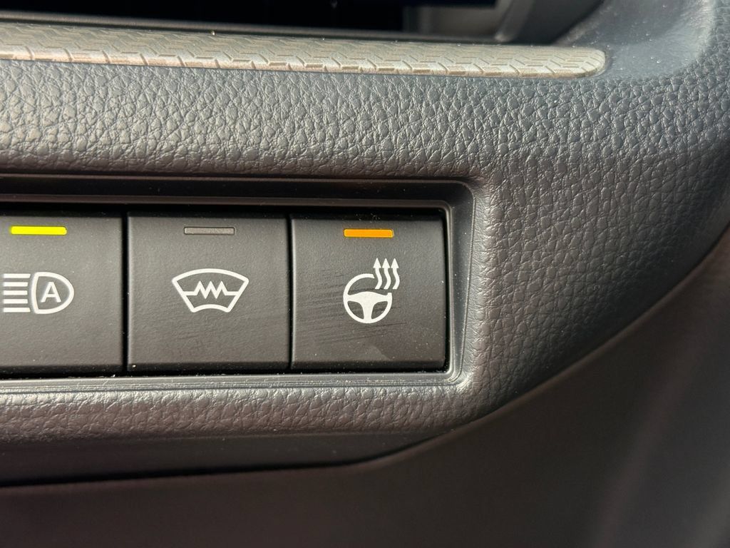 Used 2024 Toyota Prius XLE FWD image 20