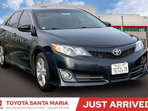 Used 2014 Toyota Camry SE image 1