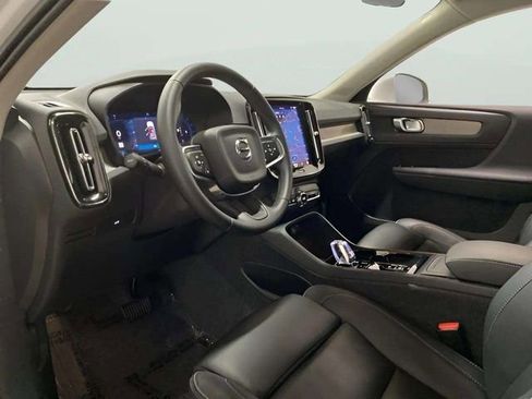 Used 2025 Volvo XC40 B5 Plus image 15