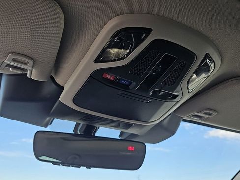 Used 2025 Subaru Outback Premium image 32