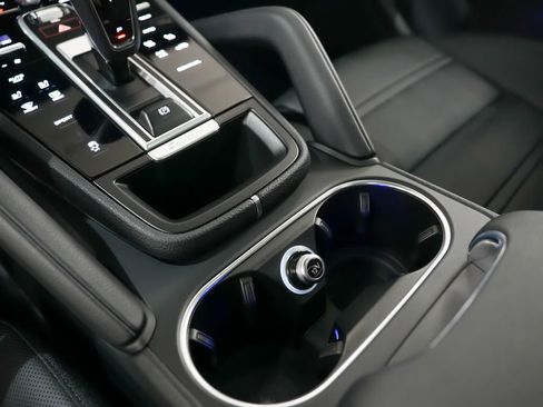 Certified 2023 Porsche Cayenne AWD/4WD image 32