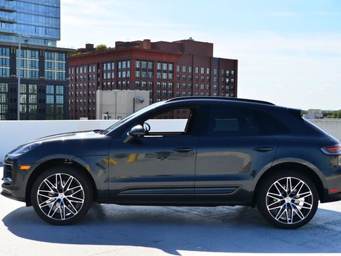 Certified 2026 Porsche Macan AWD/4WD image 2