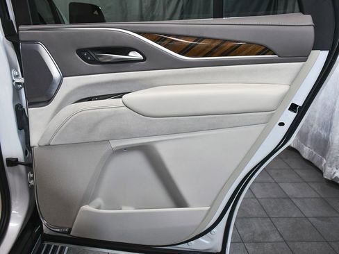 Used 2022 Cadillac Escalade Sport Platinum AWD/4WD image 14
