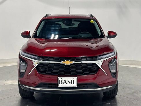 Used 2024 Chevrolet Trax LT FWD image 9