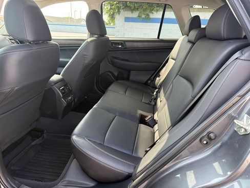 Used 2018 Subaru Outback 3.6R Limited AWD/4WD image 19