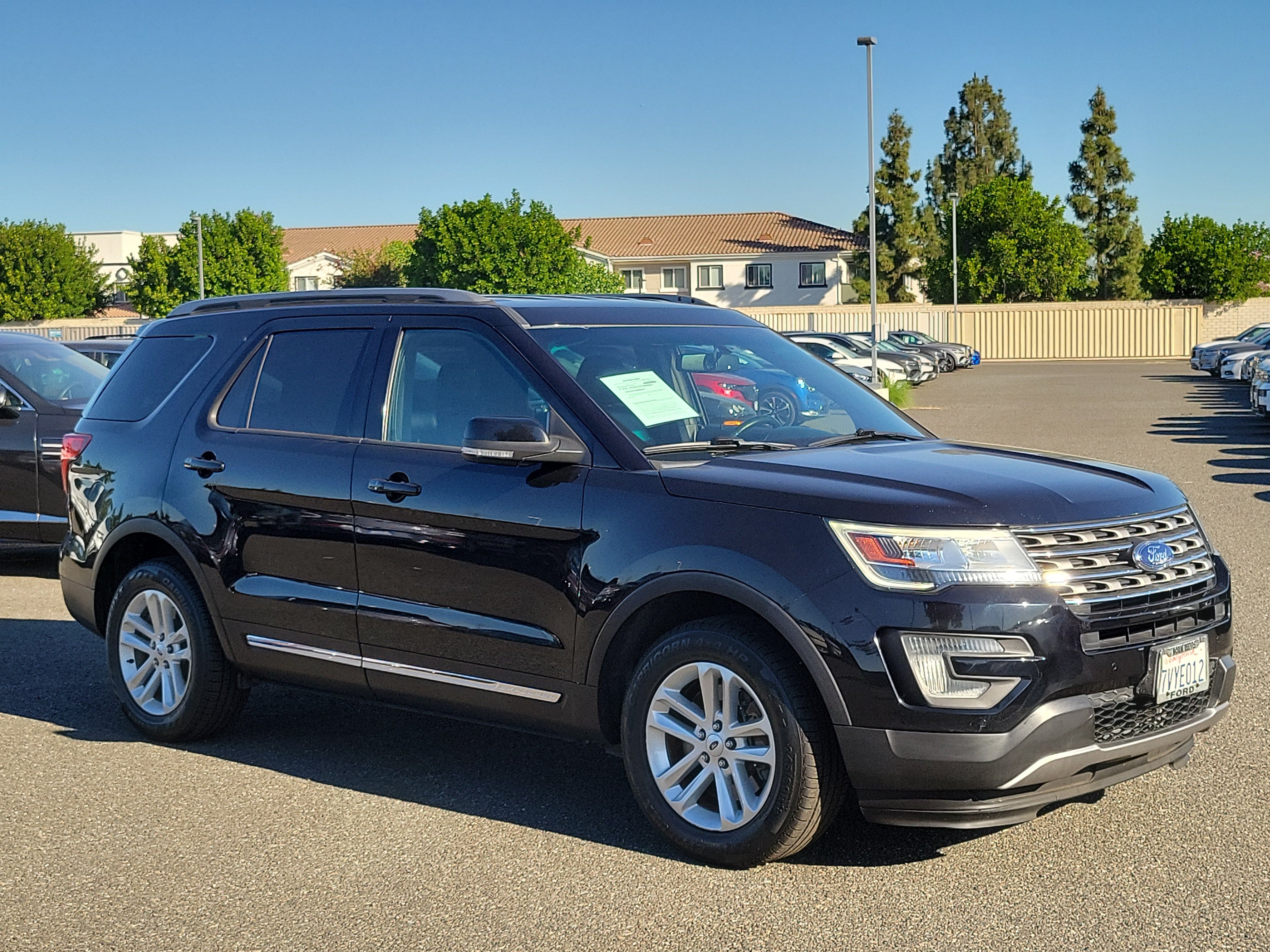 Used 2017 Ford Explorer XLT w/ Equipment Group 202A FWD image 29